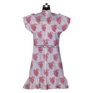Top con volantes y detalles elegantes de excelente calidad para mujer, salidas ligeras o informales y uso en el trabajo disponible a precio de fábrica - Product Image 1