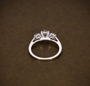 Bague de fiançailles classique en argent 925 avec diamant de laboratoire certifié IGI, taille brillant rond vintage pour femme - Product Image 3