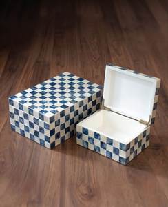 Boîte à bijoux en résine MDF de qualité supérieure avec un design élégant pour ranger les bagues, les boucles d'oreilles, les colliers et les accessoires quotidiens en toute sécurité - Product Image 1