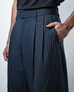 Pantalon plissé à rayures fines bleu marine pour homme, coupe large, taille haute, en polyester/coton doux de poids moyen, personnalisable avec logo, vente en gros, OEM, ODM - Product Image 2