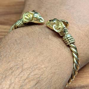 Brazalete rígido unisex chapado en oro con circonitas, diseño vikingo de latón, estilo gitano, tribal, fusion, joyería de moda. - Product Image 4