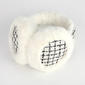 Orejeras de Piel de Conejo Blanco con Diseño a Cuadros Negros, Diadema Cálida para el Invierno - Product Image 4