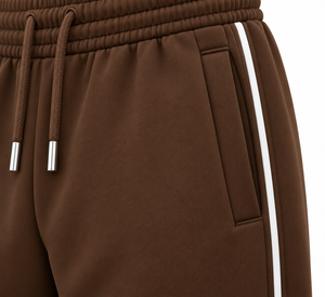 Conjunto deportivo informal para hombre, con sudadera con capucha y cremallera marrón y pantalones tipo jogger. - Product Image 5