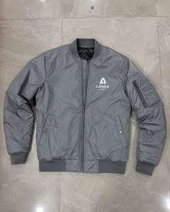 Chaqueta Bomber Gris para Hombre, Fabricación OEM Personalizada, Chaqueta de Vuelo Premium con Cremallera Resistente, Cuello y Puños Acanalados para un Estilo Moderno - Product Image 5