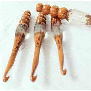 Juego de Agujas de Ganchillo Ergonómicas Hechas a Mano de Madera y Resina, 7.00mm, Tamaño Grande, para Tejer con Hilo Grueso, Suministros para Manualidades - Product Image 3