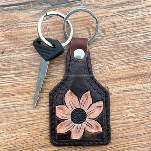 Nouveautés Cadeaux promotionnels Porte-clés en cuir repoussé à la main de haute qualité Porte-clés en cuir véritable avec logo de créateur de luxe personnalisé - Product Image 2