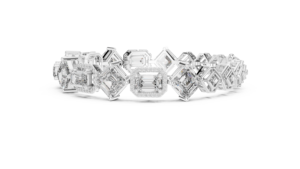 Bracelet de luxe intemporel en or blanc 10K avec émeraude de laboratoire taille radiant et diamants multiformes géométriques plaqués rhodium - Product Image 3