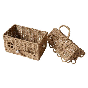 Panier de rangement en rotin tressé en forme de maison avec poignée, design bohème pour l'organisation de la chambre d'enfant - Product Image 3
