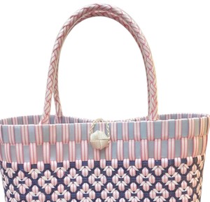 Sac fourre-tout tendance en plastique tressé géométrique fait main pour femme – Idéal pour l'été, la plage et les vacances - Product Image 3