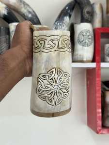 Tasse en corne de buffle polie faite à la main, écologique, motif nordique sculpté, artisanat naturel, objet de collection, anti-fuite - Product Image 1
