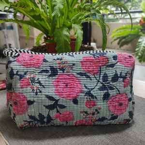 Bolsa de Cosméticos de Viaje para Mujer, de Algodón, Personalizada, Hecha a Mano, con Monograma Floral Acolchado, al por Mayor - Product Image 3