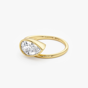 Bague de fiançailles de luxe pour femme en or jaune avec diamant synthétique de laboratoire taille poire de 2 carats certifié IGI - Product Image 2