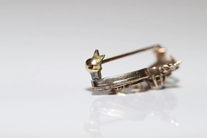 Broche de mariposa con diamante cultivado en laboratorio, corte rosa, chapado en oro de 14k sobre plata 925, para mujeres y hombres. - Product Image 3