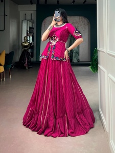 Lehenga et Blouse Rose Traditionnel en Georgette Imprimée avec Dentelle Gota Patti, Style Indien et Pakistanais, Longueur Ras du Sol, Coupe Ample, pour Mariage Femme - Product Image 2