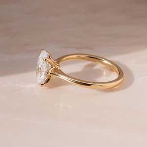 แหวนหมั้นมอยส์ซาไนต์ทรงรี 2.50 กะรัต, แหวนทรงรี, รูปทรงรียาว, แหวนหมั้นมอยส์ซาไนต์, รูปทรงรีแบบ Ice Crushed - Product Image 4