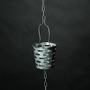 Cadena de lluvia de aluminio más demandada para condiciones de lluvia intensa, que canaliza el agua en un flujo suave y fascinante. - Product Image 3