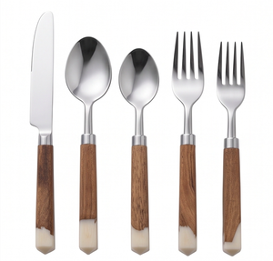 Ensemble de couverts en acier inoxydable avec manche en bois, design minimaliste, 5 pièces, compatible lave-vaisselle, couleur argentée, pour table à manger - Product Image 1