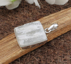 Collar de Selenita Blanca Natural al por Mayor con Colgante de Bisel Vintage, Plata de Ley 925, Hecho a Mano, Acabado Satinado, Joyería Curativa - Product Image 1