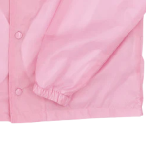 Chaqueta Ligera Casual para Mujer, Marca AKA, Color Rosa, con Botones Frontales, Letras Bordadas Verdes y Escudo, para Hermandades - Product Image 4