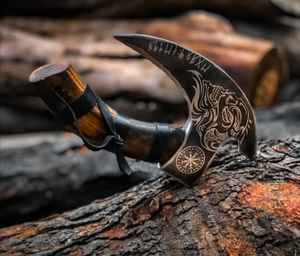 Couteau à pizza industriel forgé à la main en acier à haute teneur en carbone, style viking, lame tranchante en forme d'hache avec manche en bois de rose pour usage en cuisine, avec étui - Product Image 2