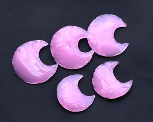 Cuarzo Rosa Forma de luna creciente Hecho a mano Piedra preciosa tallada Cristal Tallado Feng Shui Lunas crecientes - Product Image 3