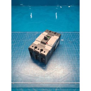 Interruptor Automático de Caja Moldeada LS ELECTRIC METASOL ABS 53C 20A 3P, Usado, Piezas de Equipos Semiconductores Legacy - Product Image 1