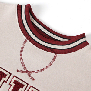 เสื้อสเวตเชิ้ตคอกลมสีครีมสำหรับผู้ชาย พร้อมลายปักตัวอักษร N | โลโก้ UPE กระเป๋าเสื้อทรงปกติ สไตล์พรีปปี้ สำหรับใส่ในฤดูใบไม้ร่วง - Product Image 4