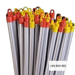 Tête de brosse en PVC polyvalente avec poignée pour le nettoyage ménager Bâton de vadrouille en bois et balai à poussière à utiliser - Product Image 1