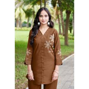 Ensemble coordonné en rayonne brodée pour femmes - Product Image 4