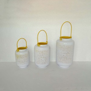 Juego de 3 Faroles de Metal con Acabado Antiguo en Bronce Púrpura, Diseño Perforado, Cuerpo Cilíndrico, Asa de Alambre Arqueado, para Mesa - Product Image 3