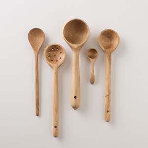 Juego de cucharas de cocina de madera ecológicas con espátula, cuchara volteadora y cuchara mezcladora para utensilios de cocina antiadherentes y seguros. - Product Image 4