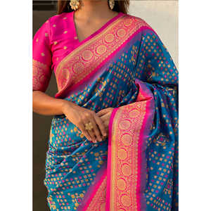 Sari Patola en soie douce bleue tissé Zari de qualité supérieure avec des tissages contrastés pour tenue de soirée par Elite Weaves - Product Image 4