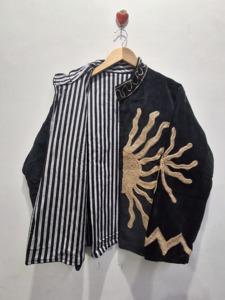 Chaqueta de terciopelo negro para mujer con bordado de sol, abrigo botánico de lujo hecho a mano, colección de ropa exterior de diseñador bohemio - Product Image 4