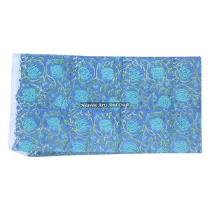 Tela estampada con estampado floral hecho a mano algodón indio natural sanganeri tela teñida natural ecológica para vestidos - Product Image 3