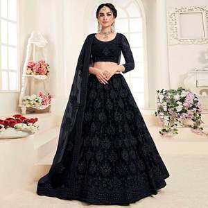 FILET FANTAISIE POINT DE CHAÎNE TRAVAIL LEHENGA CHOLI AVEC DUPATTA NOIR - Product Image 1