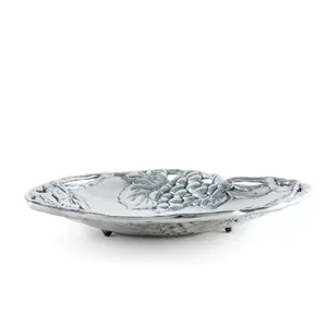 Assiette de service en métal en forme de cœur avec motif de raisins, plats classiques faits à la main pour les fêtes - Product Image 2