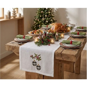 Chemin de table vintage blanc brodé, motif houx, en lin, avec ourlet festonné, pour mariage, restaurant, décorations de Noël, décoration intérieure, lavable - Product Image 1