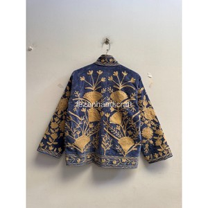 Veste en velours Suzani pour femmes indiennes, broderie florale faite à la main, doublure intérieure en coton, veste en velours pour femmes, veste d'hiver en velours - Product Image 3