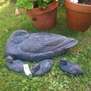 Escultura Decorativa de Pato Familiar para Jardín, Decoración de Jardín al Aire Libre, Estilo Simple, Acabado en Pátina Azul, Pato con Patitos - Product Image 4