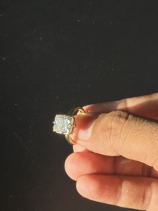 Bague en diamant 14K 18K Or jaune Diamant de laboratoire taille coussin Solitaire pour femme Élégant Cadeau de mariage ou d'anniversaire - Product Image 5