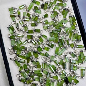 Colgante de Cristal Verde Natural en Forma de Lápiz, Gema de Peridoto y Turmalina en Bruto con Punta, Joyería con Tapa de Plata, Proveedor Mayorista a Granel - Product Image 3