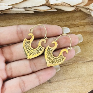 Último Diseño de Pendientes de Aro Geométricos Boho, Joyería Tribal de Latón para Mujer, Chapado en Oro de 18k, Diseño de Escudo Grabado, Venta al por Mayor/OEM/ODM - Product Image 2