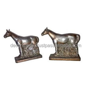 Los sujetalibros con temática de cabra están disponibles en una variedad de estilos y materiales, desde diseños rústicos y antiguos - Product Image 1