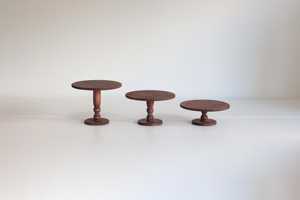 Bandeja de Madera Rústica Hecha a Mano con Base de Pedestal para Eventos de Boda, Panadería y Decoración de Mesa - Product Image 6