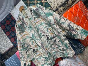 Manteau réversible en coton Kantha fait main, écologique et respirant, style kimono, veste matelassée patchwork pour femme - Product Image 3