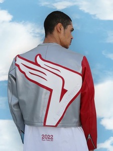 Chaqueta Unisex V-Wing Bart |   Colaboración ALEALI MAY |   Ropa Urbana de Cuero, Resistente al Viento, Calefactable y Ecológica - Product Image 3