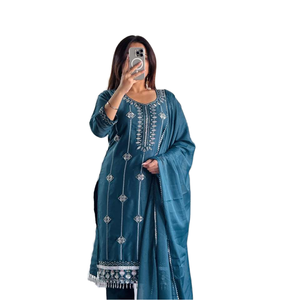 Ensemble de vêtements de soirée pour femmes de créateurs avec haut, pantalon et dupatta brodés de perles - pour les occasions spéciales - Product Image 1