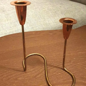 Porte-bougie et support élégants en aluminium doré, design écologique résistant à la chaleur pour mariage, décoration intérieure, Pâques, à prix avantageux - Product Image 1