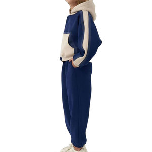 Ensemble survêtement molletonné en coton grande taille pour femme – Sweat à capuche et pantalon de jogging 2 pièces – Tenue de sport hiver unie personnalisable - Product Image 3