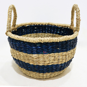 Panier de rangement rond moderne multifonction en jonc de mer rayé, tressé, écologique, fait main, avec poignées - Product Image 1